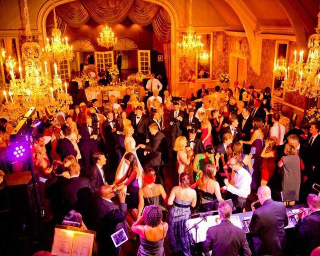 choose From 1000+ songs to personalize your playlist