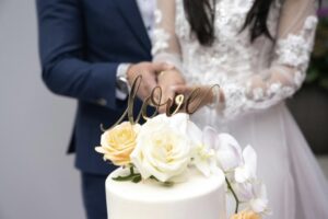 Sweet Sentiments: Choosing the Right Wedding Cake Designer